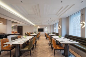 含每日自助早餐