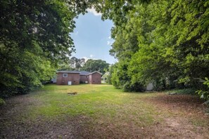 Garden - The Magnolia Manor 4BR Greenway Retreat (North Augusta)