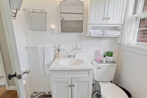 Room - The Magnolia Manor 4BR Greenway Retreat (North Augusta)