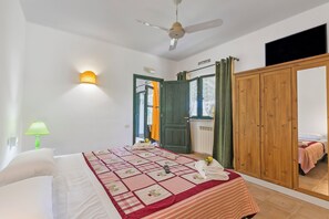3 bedrooms, iron/ironing board, free WiFi, bed sheets - Relaxing Family Villa Roses Shared Pool 6, Civitella Paganico, Italy (Civitella Paganico)