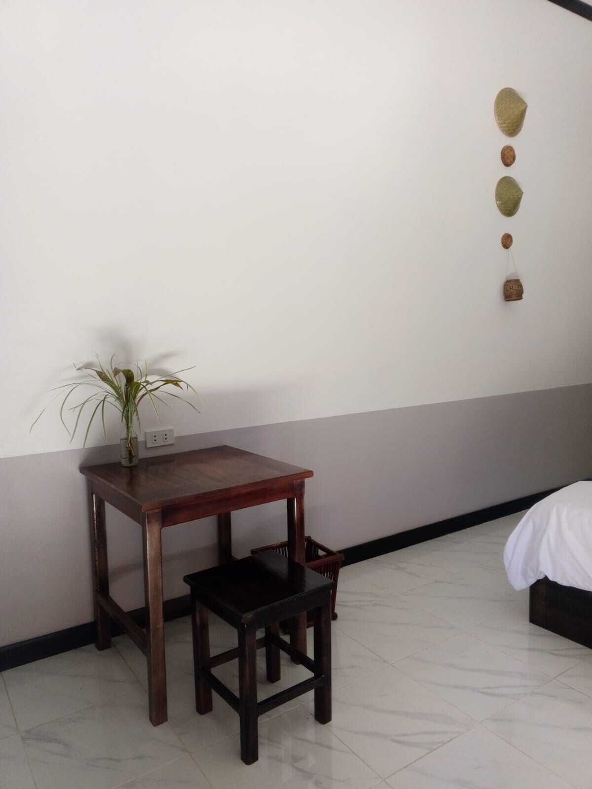 Deluxe Double or Twin Room, Balcony | Living area