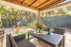 Outdoor dining - La Casita De Pueblo Andaluz, Marbella, Spain (Marbella)