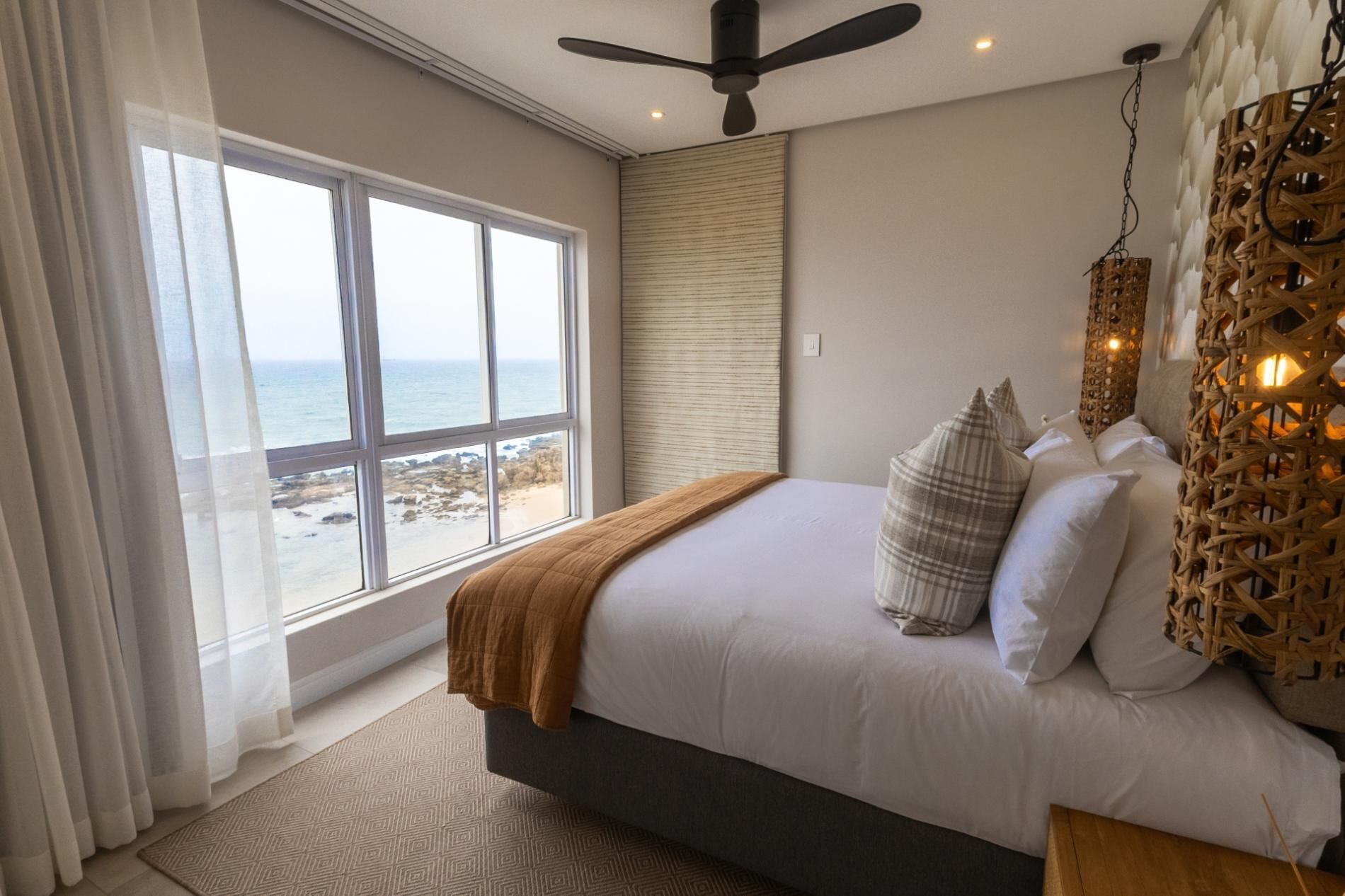 4 habitaciones, tabla de planchar con plancha, wifi y ropa de cama 