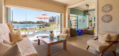 Classic Comfort | Balcony | Marina View