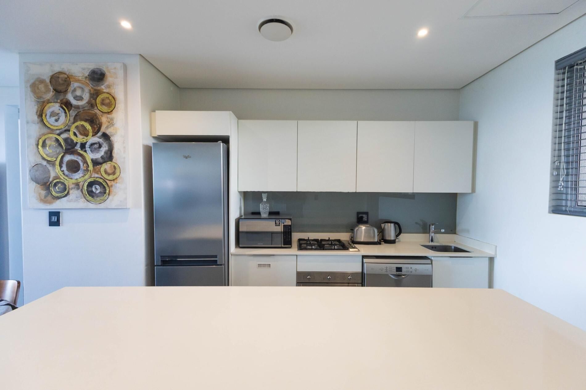 Refrigerador, microondas, parrilla de estufa y lavavajillas 