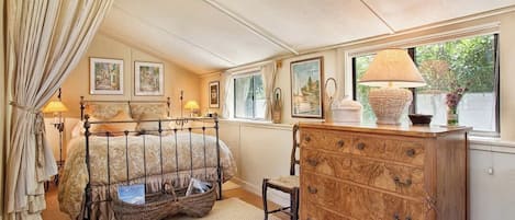 4 bedrooms, iron/ironing board, WiFi