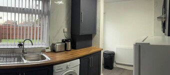 Bungalow - Sleeps 2 - Parking - Garden