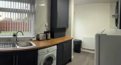 Bungalow - Sleeps 2 - Parking - Garden