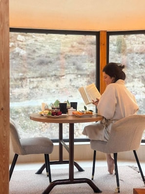 Desk, soundproofing, free WiFi