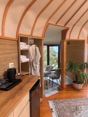 デスク、防音設備、WiFi (無料)