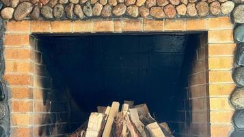 Desk, soundproofing, free WiFi