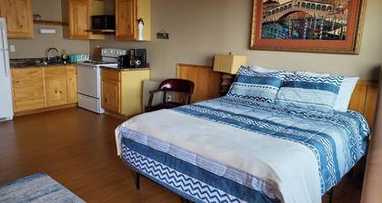 Humpback Highway Whale Point Retreat, Studio Cabin B