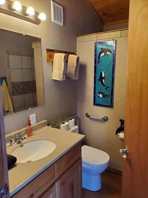 ヘアドライヤー、タオル、石鹸、シャンプー