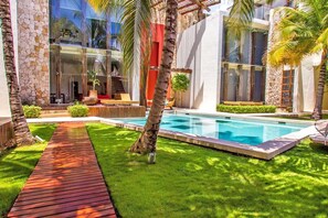 Pool - 2-bedroom condo in Amazing Location with AC comfort (Playa del Carmen)