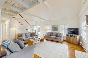 Televisión y chimenea 