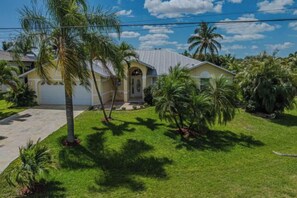 Unclassified image, 2 of 15, button - Villa Samba (Cape Coral)