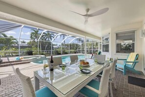 Indoor pool - Villa Samba (Cape Coral)