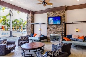 Room - Bright Elegant Home at Solterra Resort! Sol103 (Davenport)