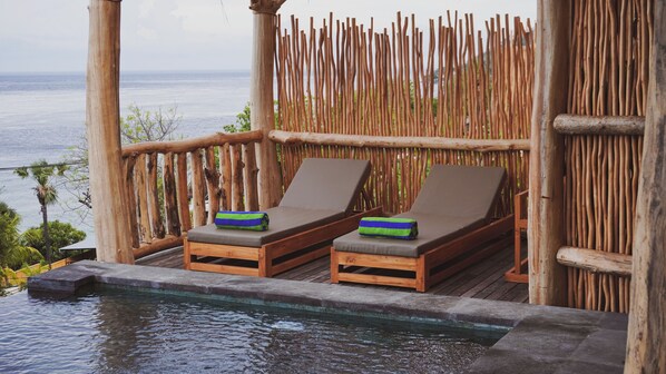 Vila, piscina particular, vista para o mar | Terraço/pátio