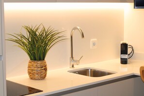 Refrigerador, microondas, horno y lavavajillas 