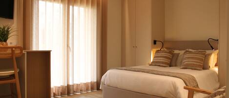 1 bedroom, desk, free WiFi, bed sheets