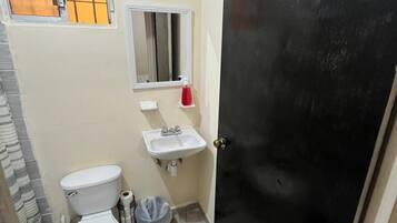 Pyyhkeet, saippua, vessapaperi