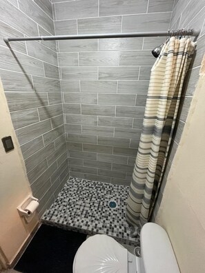 Handdukar, tvål och toalettpapper