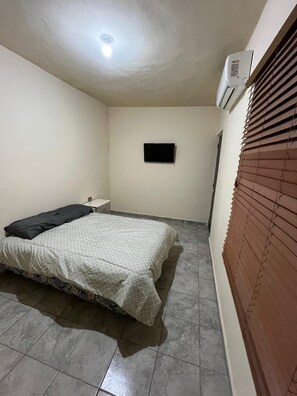 3 bedrooms, internet, bed sheets