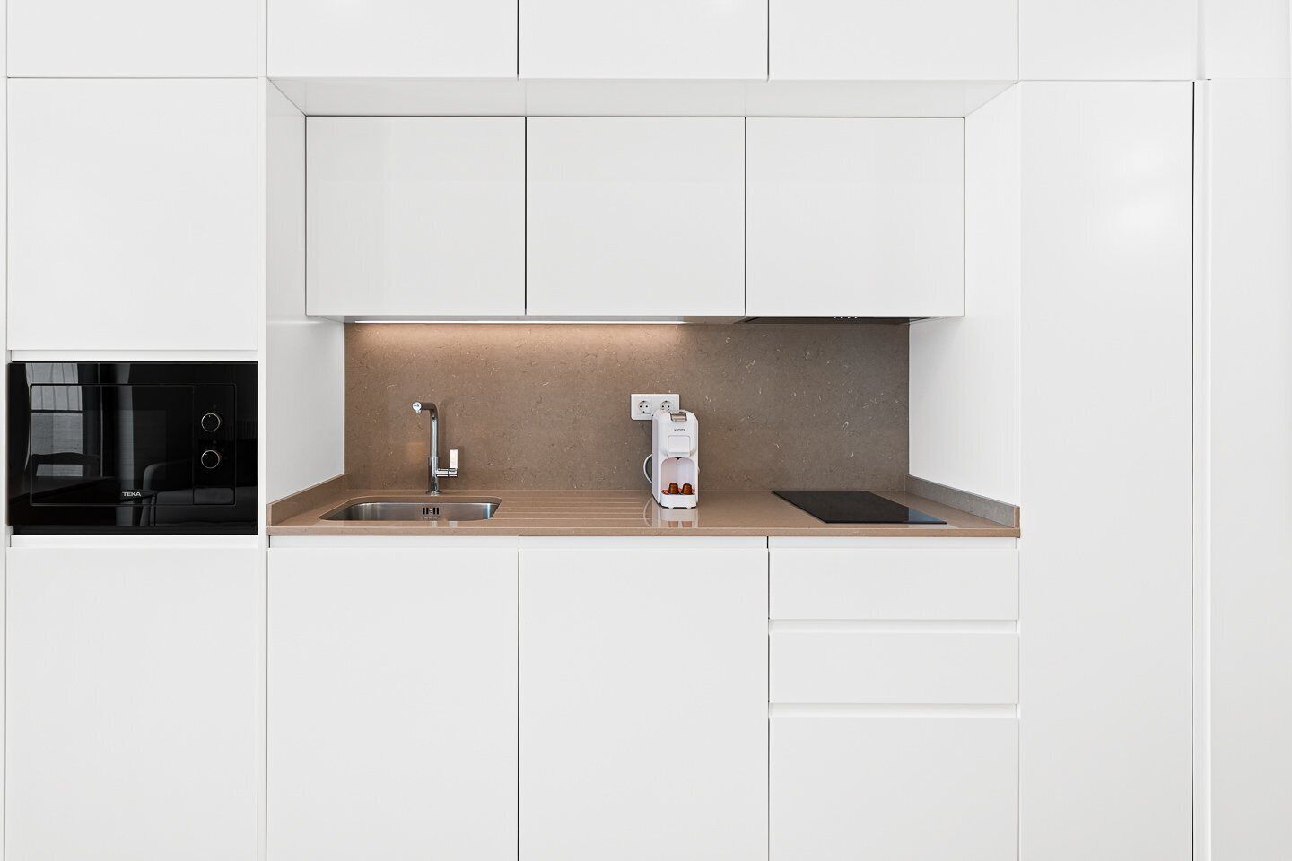 Fridge, microwave, coffee/tea maker, toaster