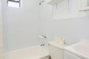 Room - 3BR Apartment in Big Apple! (New York)