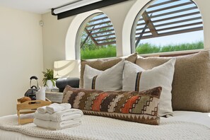 4 dormitoris, planxa i posts de planxar i un bressol de viatge 