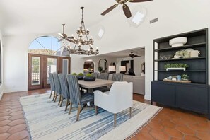 Dining - Paradise Rancho-Pool-Camelback View-Min 2 Old Town (Paradise Valley)