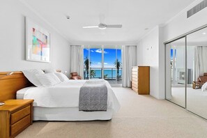 3 bedrooms, iron/ironing board, travel cot, WiFi - 3BR/3Bath Resort Apt • 2 Pools + Gym + 2 Car PK (Urangan)