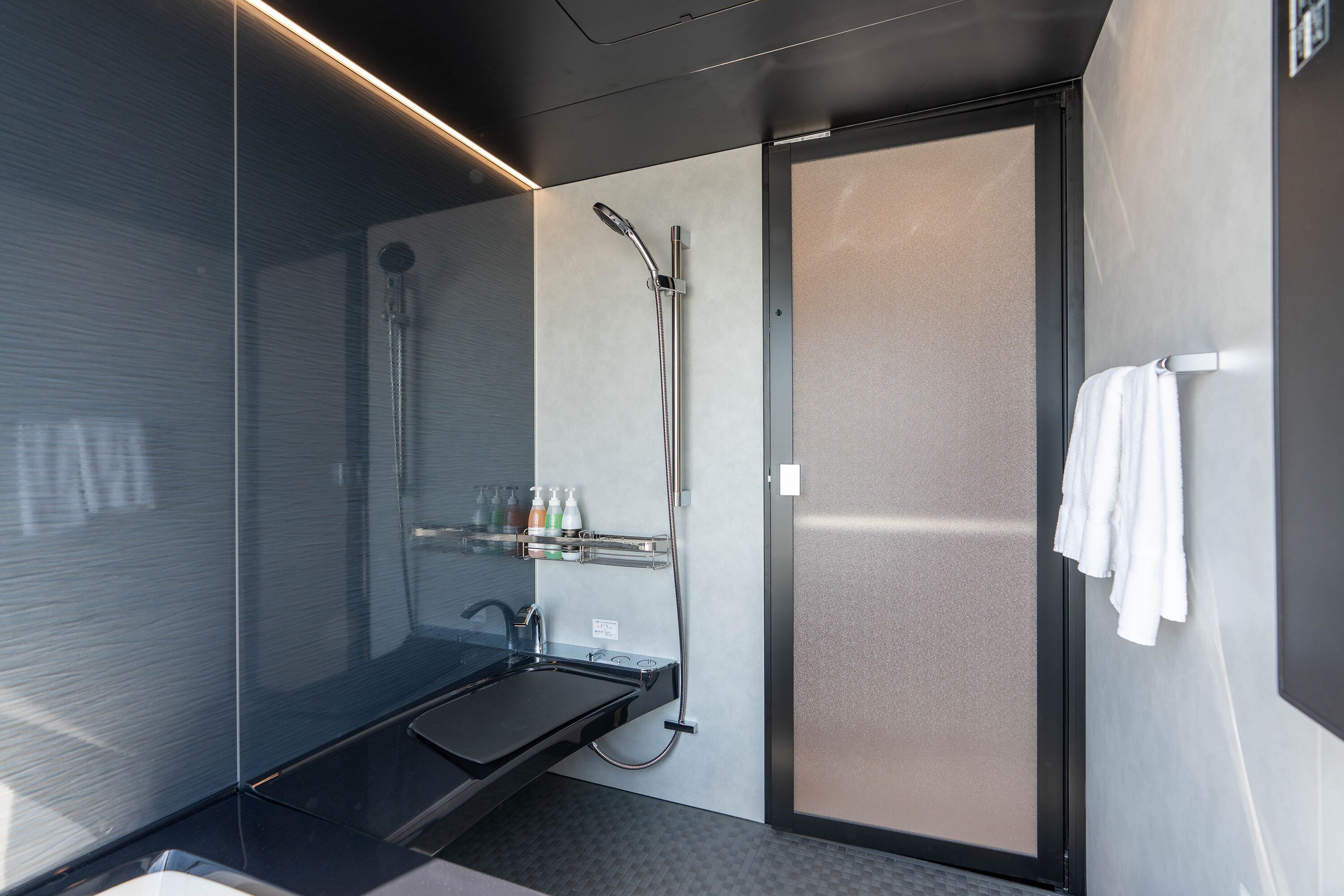 Maisonette Room, Balcony, Ocean View | Bathroom | Hair dryer, towels, shampoo, toilet paper