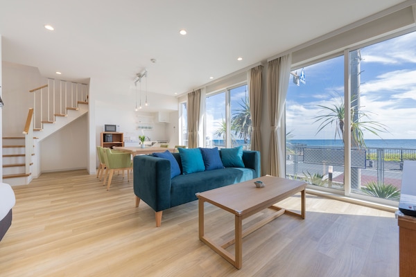 Habitación, balcón, vista al océano (Maisonette Room) | Cocineta privada | Refrigerador, microondas y congelador