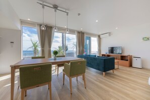 Phòng, ban công, quang cảnh biển (Maisonette Room) | Truy cập Internet không dây miễn phí, bộ trải giường 