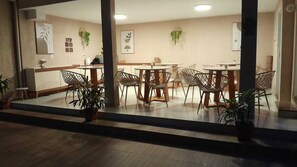 Free daily buffet breakfast  - Canoa dos Anjos Suites (Arraial do Cabo)