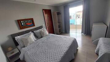Kamar Quadruple Deluks, balkon, pemandangan kota | Wi-Fi gratis