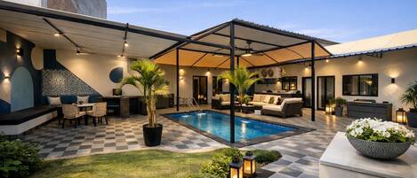 Vista frontal de la propiedad