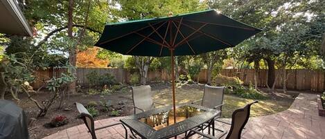 屋外ダイニングエリア