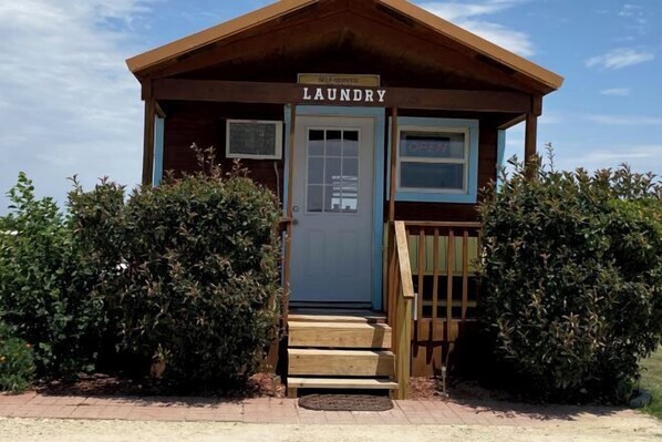 Laundry room - Silver Wind RV Park and Cabins (Silverton)