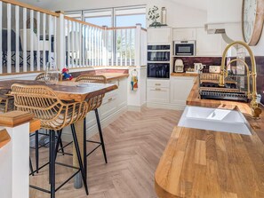 Highchair - 4 bedroom accommodation in Falmouth (Falmouth)