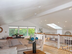 TV - 4 bedroom accommodation in Falmouth (Falmouth)