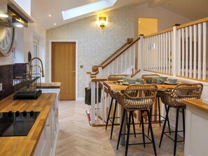 Dining - 4 bedroom accommodation in Falmouth (Falmouth)