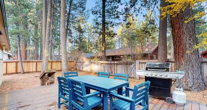 Relaxing Dog-friendly home w/gas grill & private fenced yard - close to marina