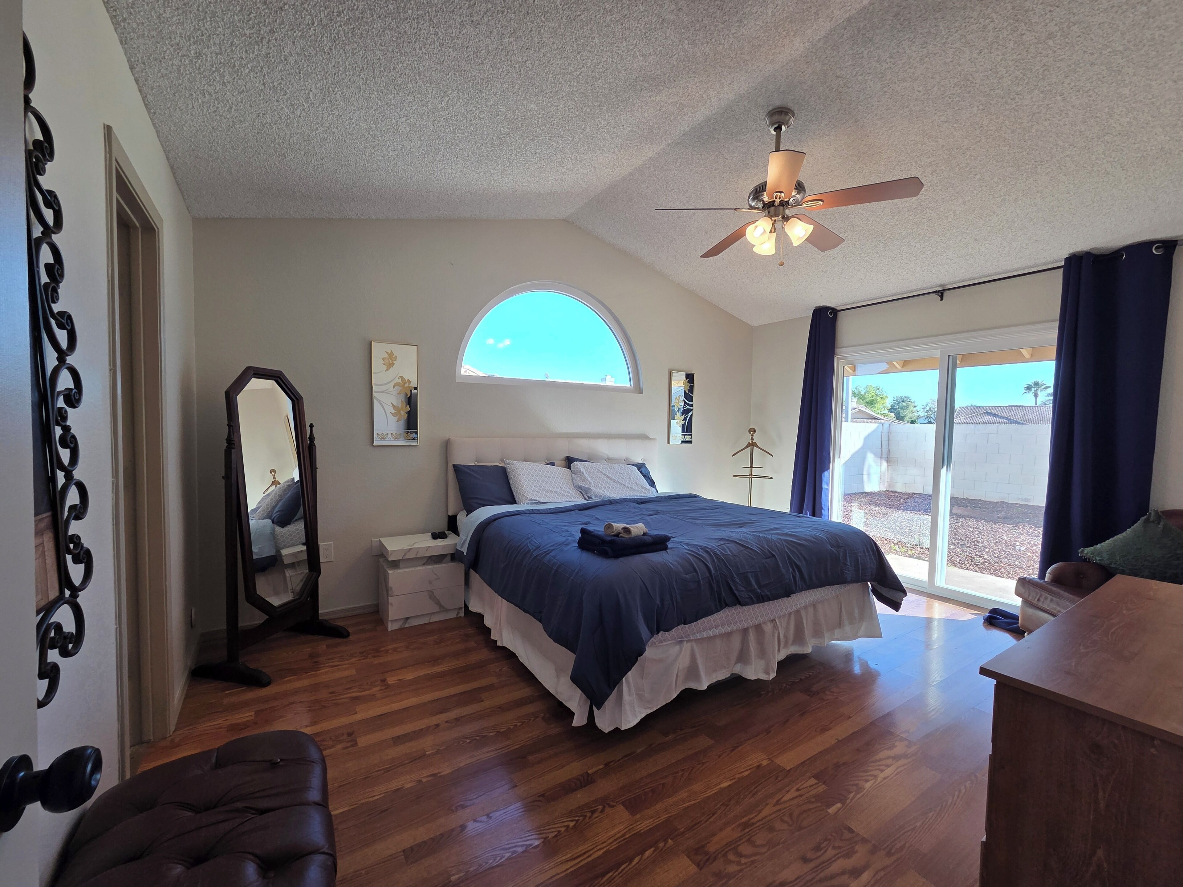 3 dormitorios, tabla de planchar con plancha, wifi y ropa de cama