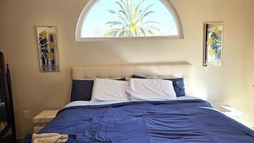 5 bedrooms, iron/ironing board, WiFi, bed sheets