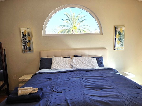 5 bedrooms, iron/ironing board, WiFi, bed sheets