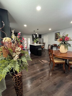 Dining - The Perfect Place in Spring Hill (Spring Hill)