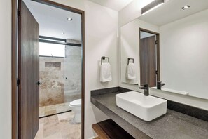 Douche, serviettes fournies